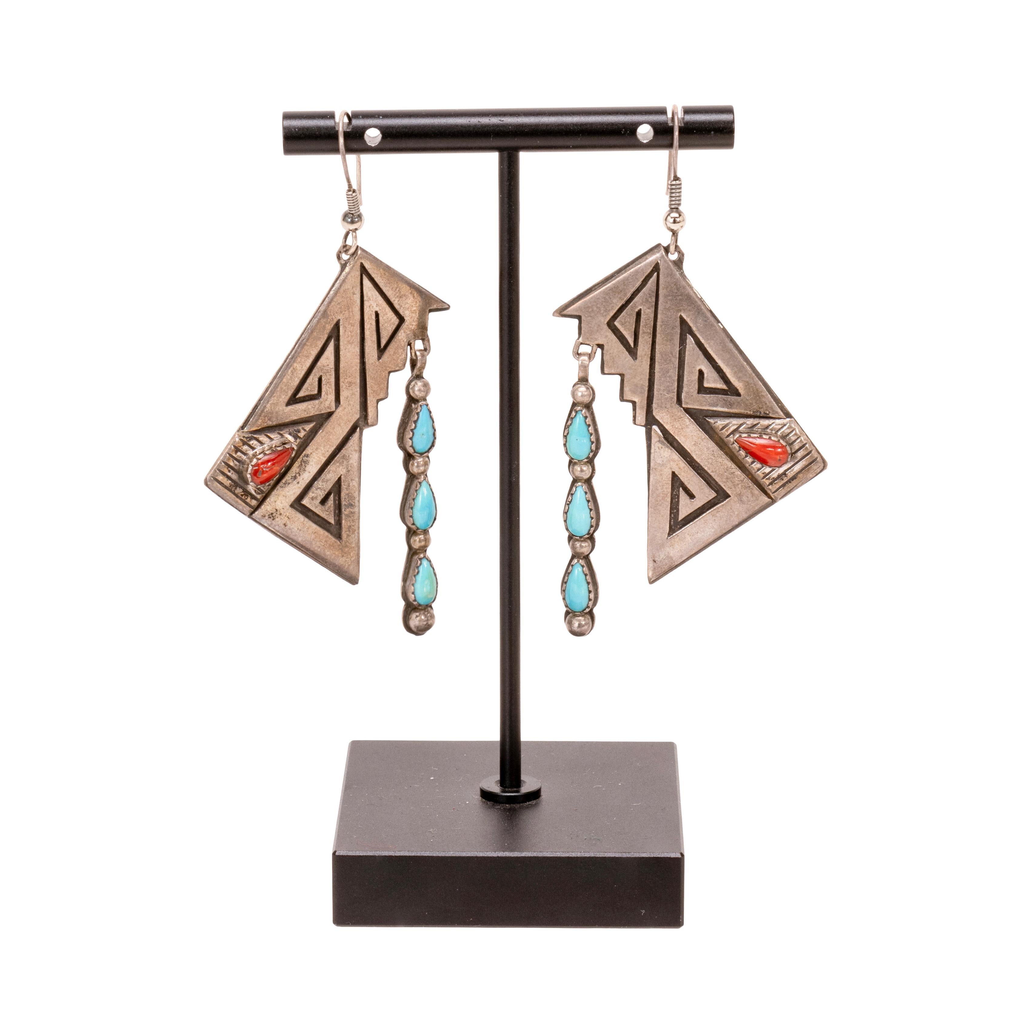 Zuni Sterling Silber und Korallen Ohrringe baumeln (Indigene Kunst (Nord-/Südamerika)) im Angebot