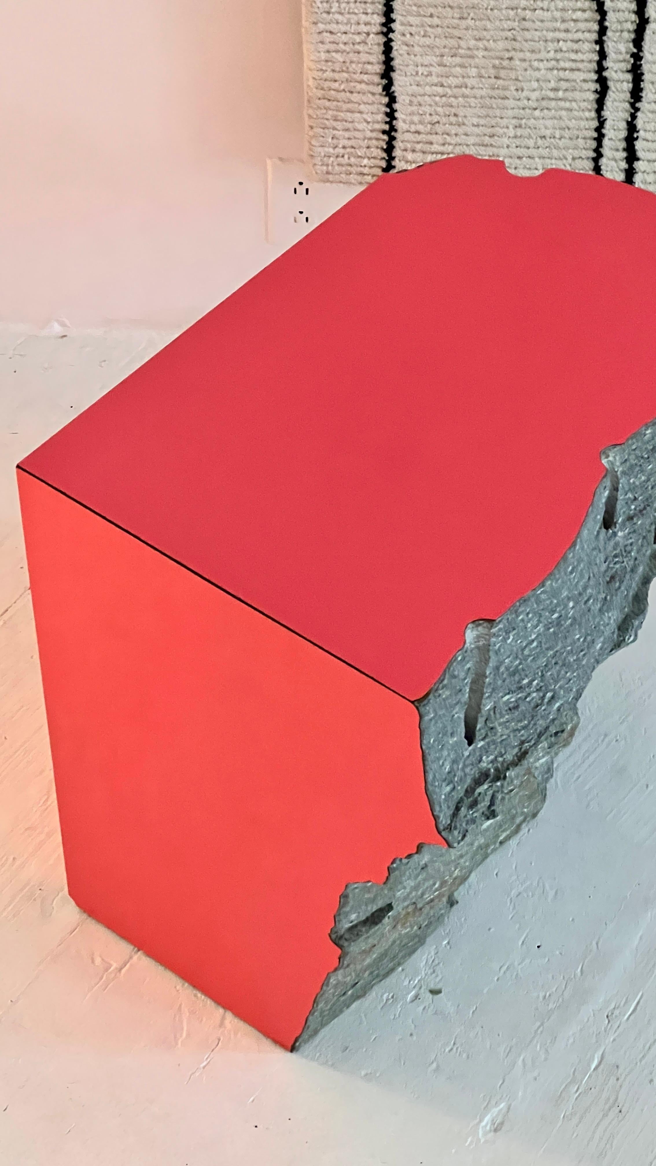 Zuperfici table d'appoint rose par Duccio Maria Gambi Neuf - En vente à Brooklyn, NY