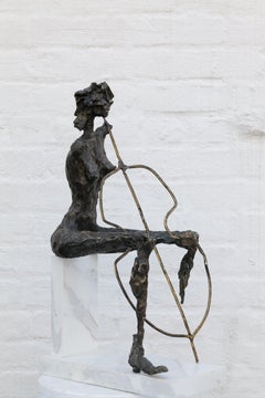 Cellist - Figurative Skulptur aus Bronze von Zura (2020)