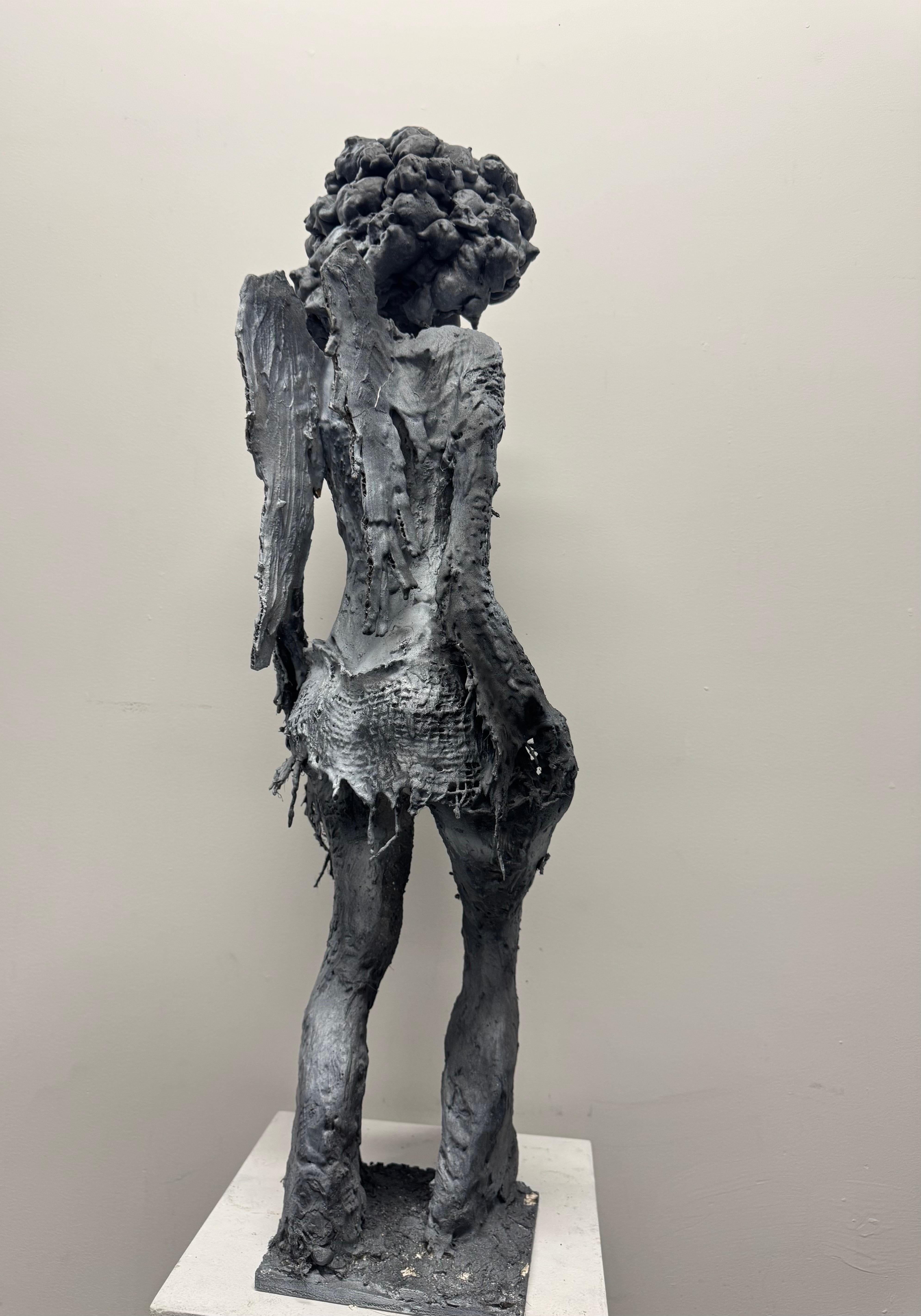 GALLERIA DELLE DODICI SEDIE
ZURA (georgiano-americano, nato nel 1969)
BAMBINI DEMNA, 2024
Tecnica mista
H. 35 x L. 12 x P. 10 pollici (89 x 30 x 25 cm)
Plexiglass acrilico trasparente incluso

I Demna Babies di Zura sono sculture in mixed-media