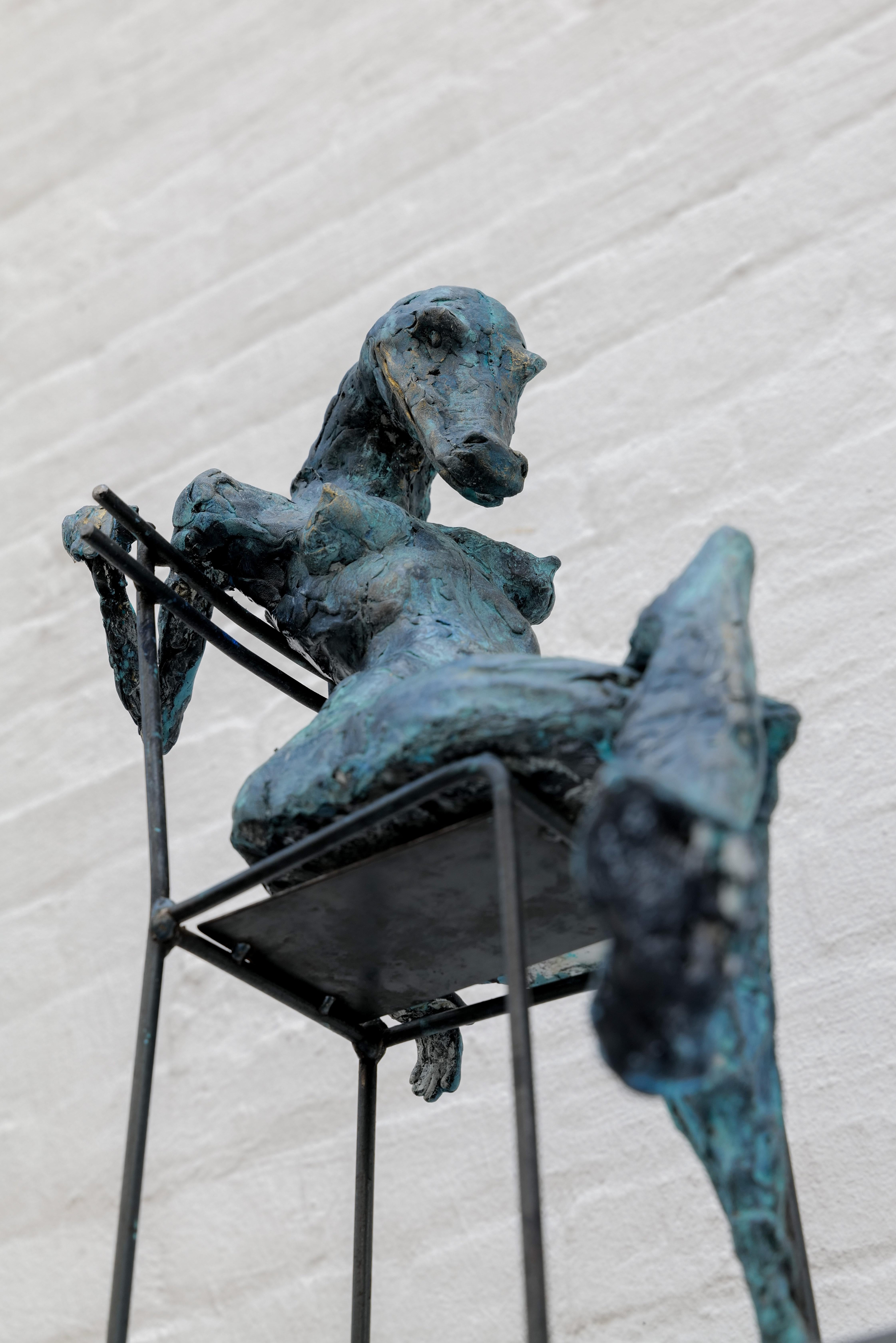 Femme Fatale (Aligátor-Figura Femenina) - Sculpture de Zura