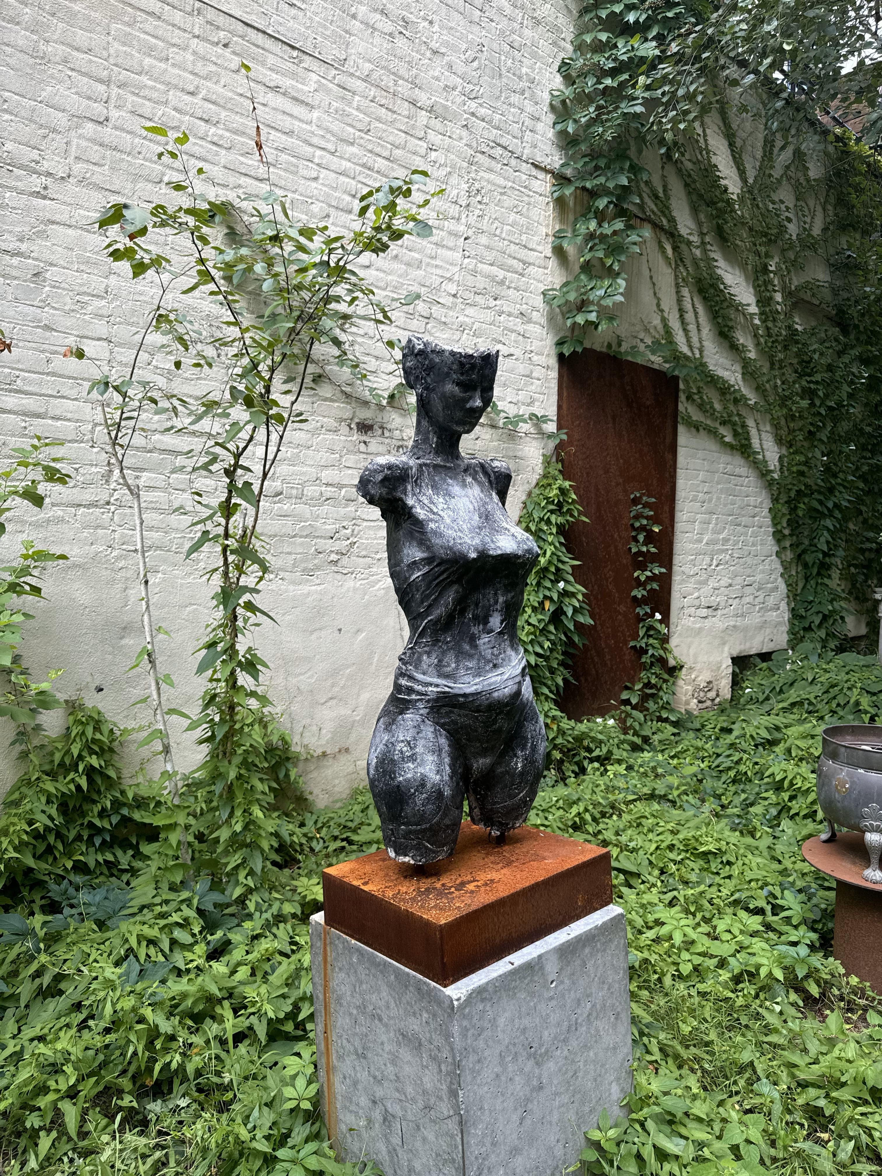 TWELVE CHAIRS GALLERY
Zura – Life‑Size Female Figure (2023), Plaster
Dimensions: 39 × 16 × 12 in │ 99 × 41 × 30 cm
Medium: Hand-modeled plaster (also available in bronze)
Signature: Hand-signed by the artist; unique edition with Certificate of
