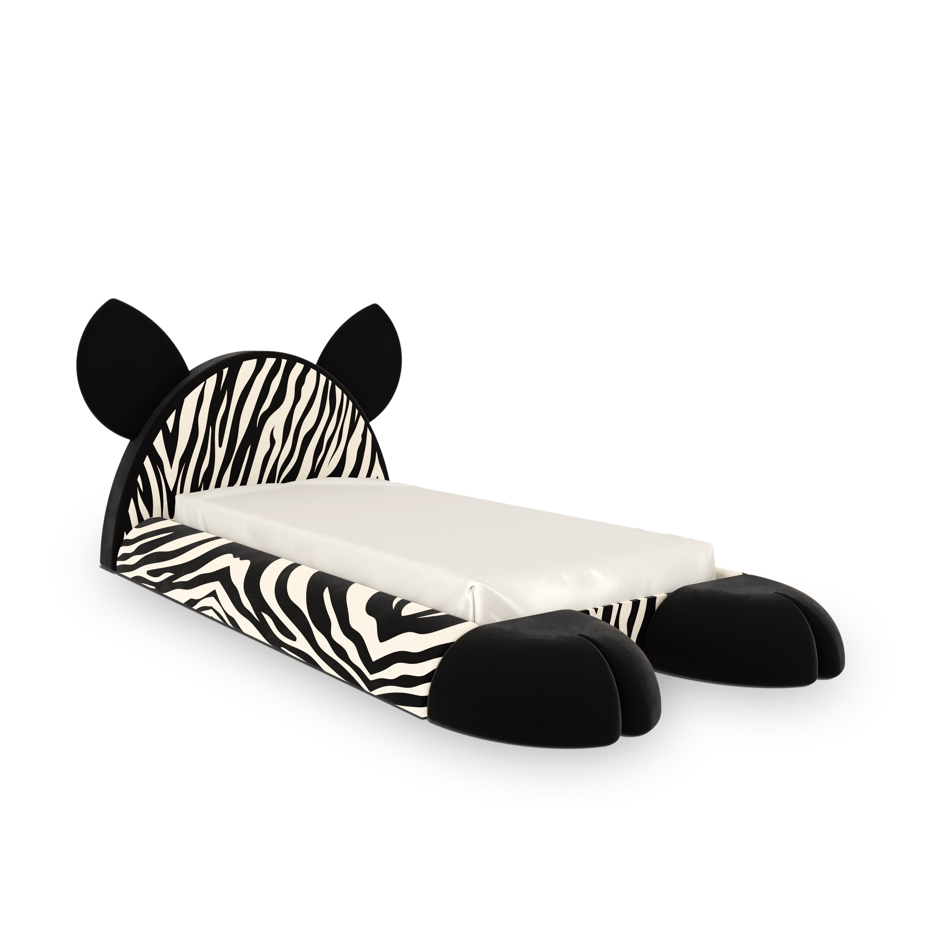 Moderne Lit Zuri - Lit de luxe pour enfants inspiré du zèbre, entièrement recouvert de velours en vente