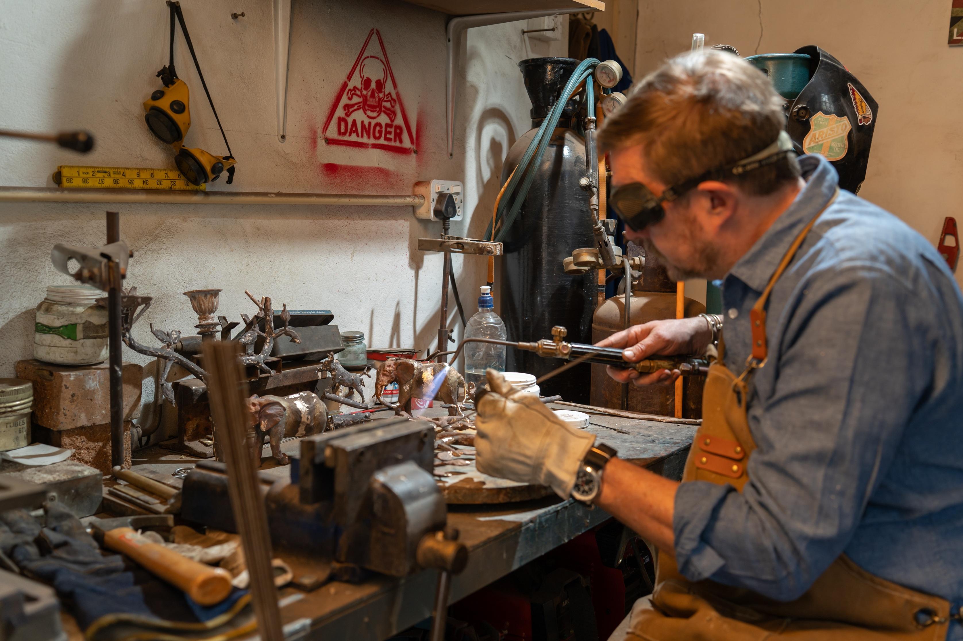 Zuri - Giovane donna, nudo astratto in bronzo in vendita 2