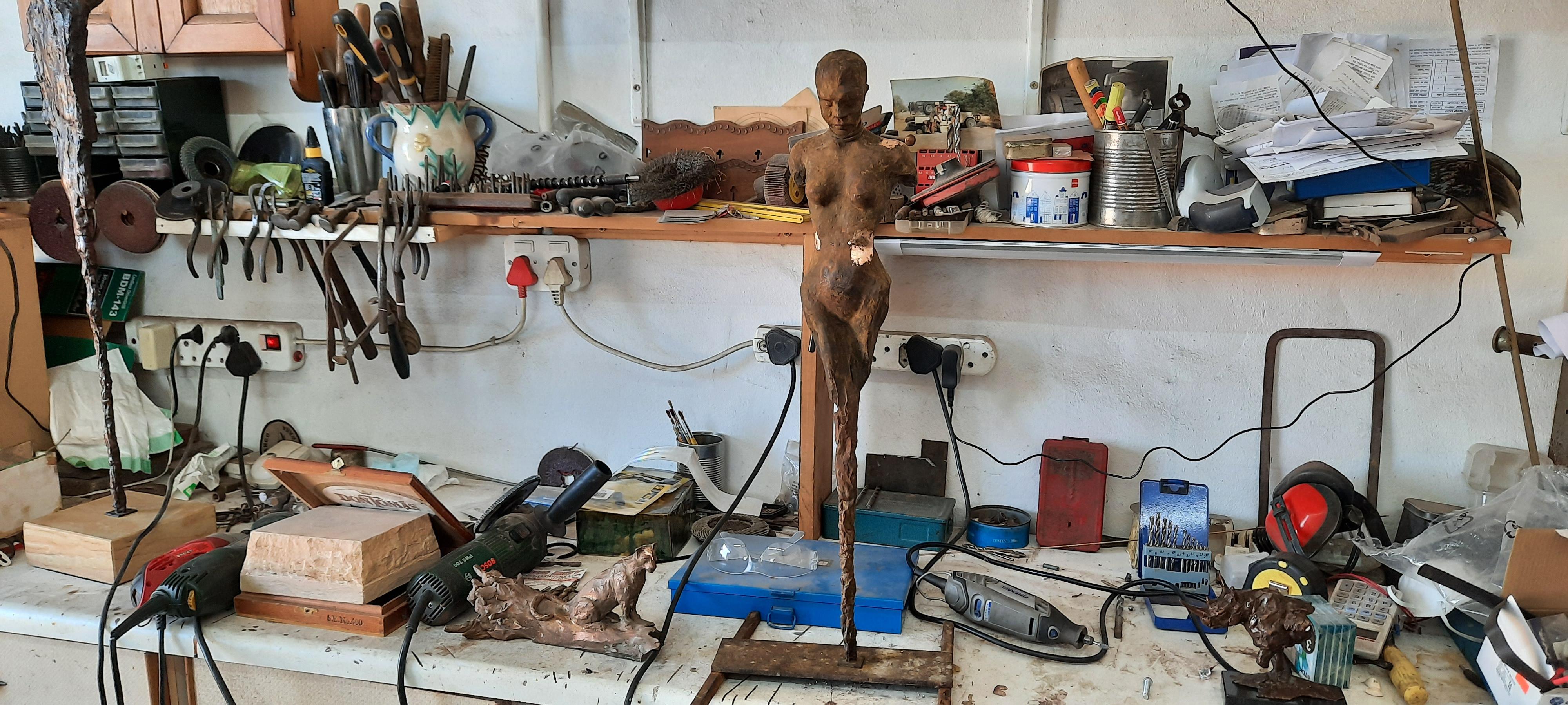 Bronzo Zuri - Giovane donna, nudo astratto in bronzo in vendita