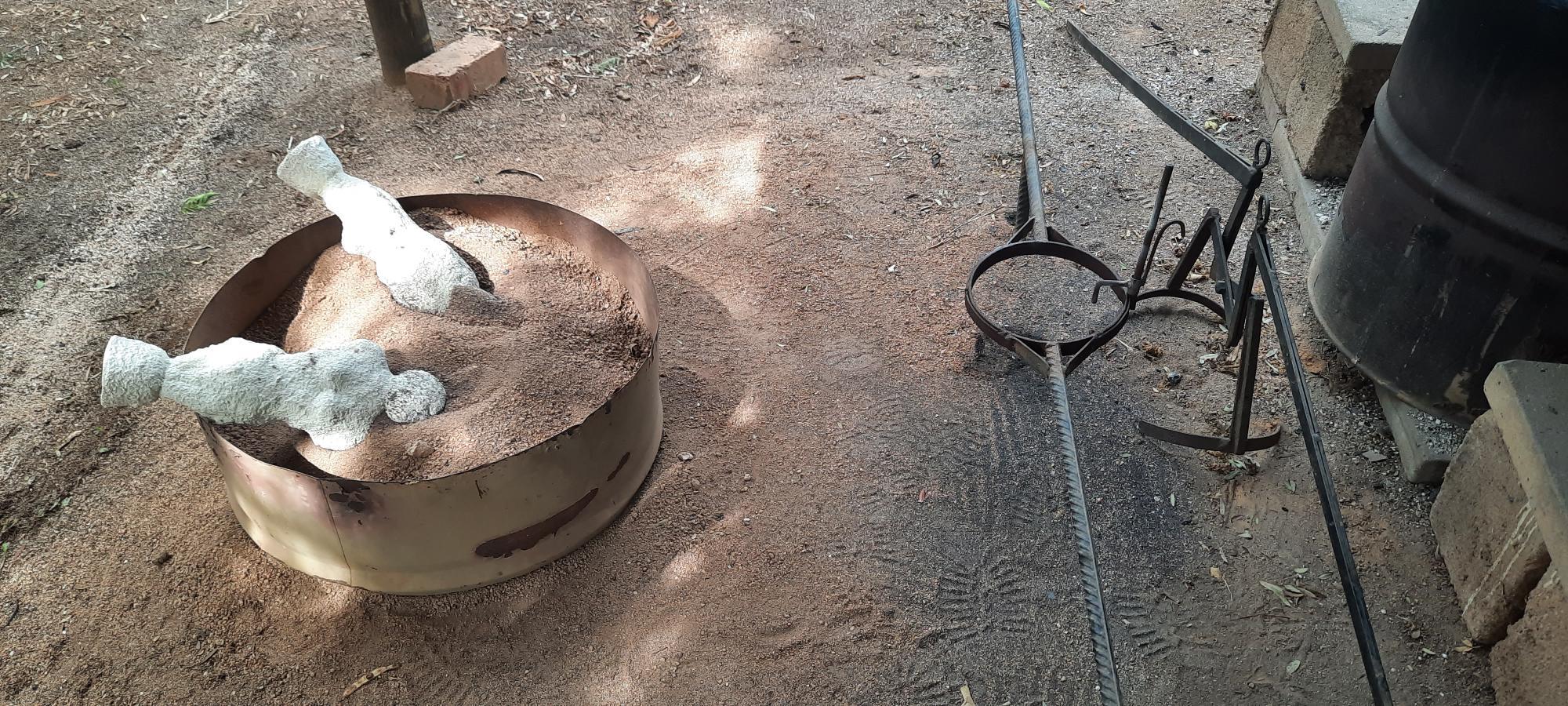 Bronzo Zuri - Giovane donna, nudo astratto in bronzo - Scultura africana in vendita