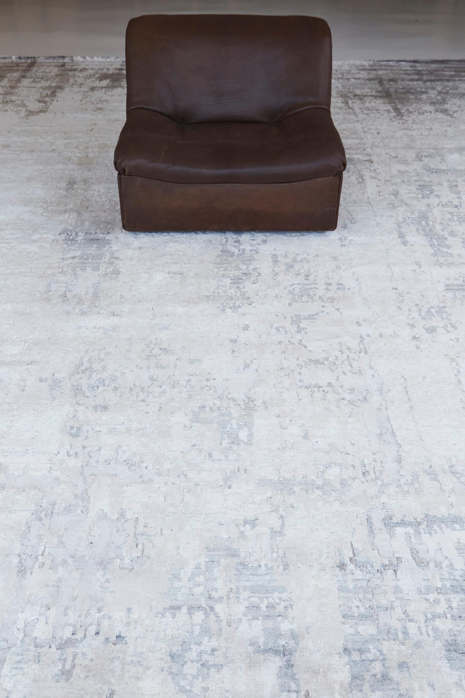 Zushani è un tappeto solido in seta di bambù nella perfetta tonalità di grigio. Questo splendido tappeto è caratterizzato da tratti artistici che sicuramente affascineranno gli occhi dell'osservatore. Zushani è un tappeto meraviglioso per qualsiasi