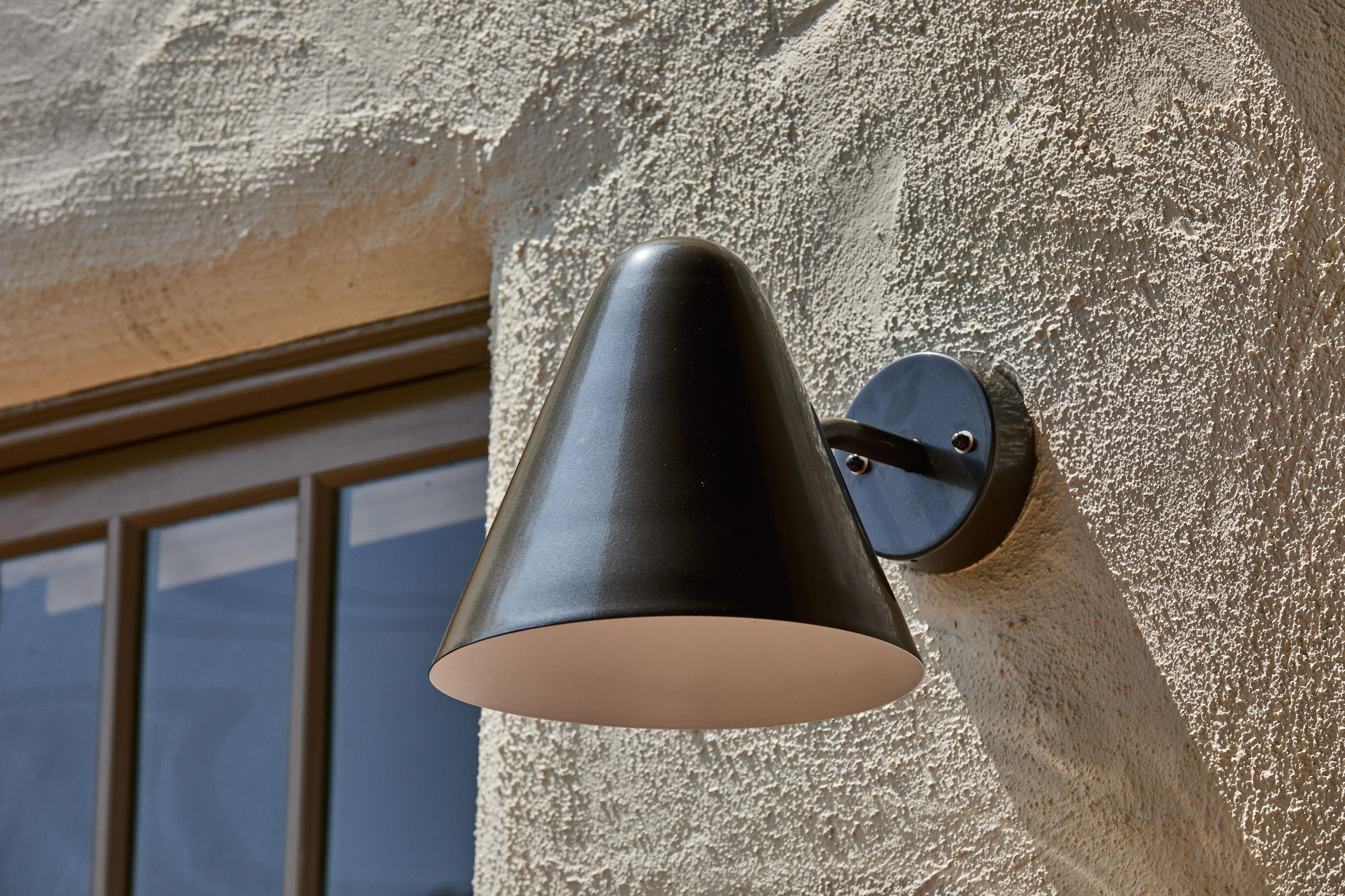 Américain Applique murale en laiton peint bronze 'ZuZu' dans le style de Jacques Biny en vente