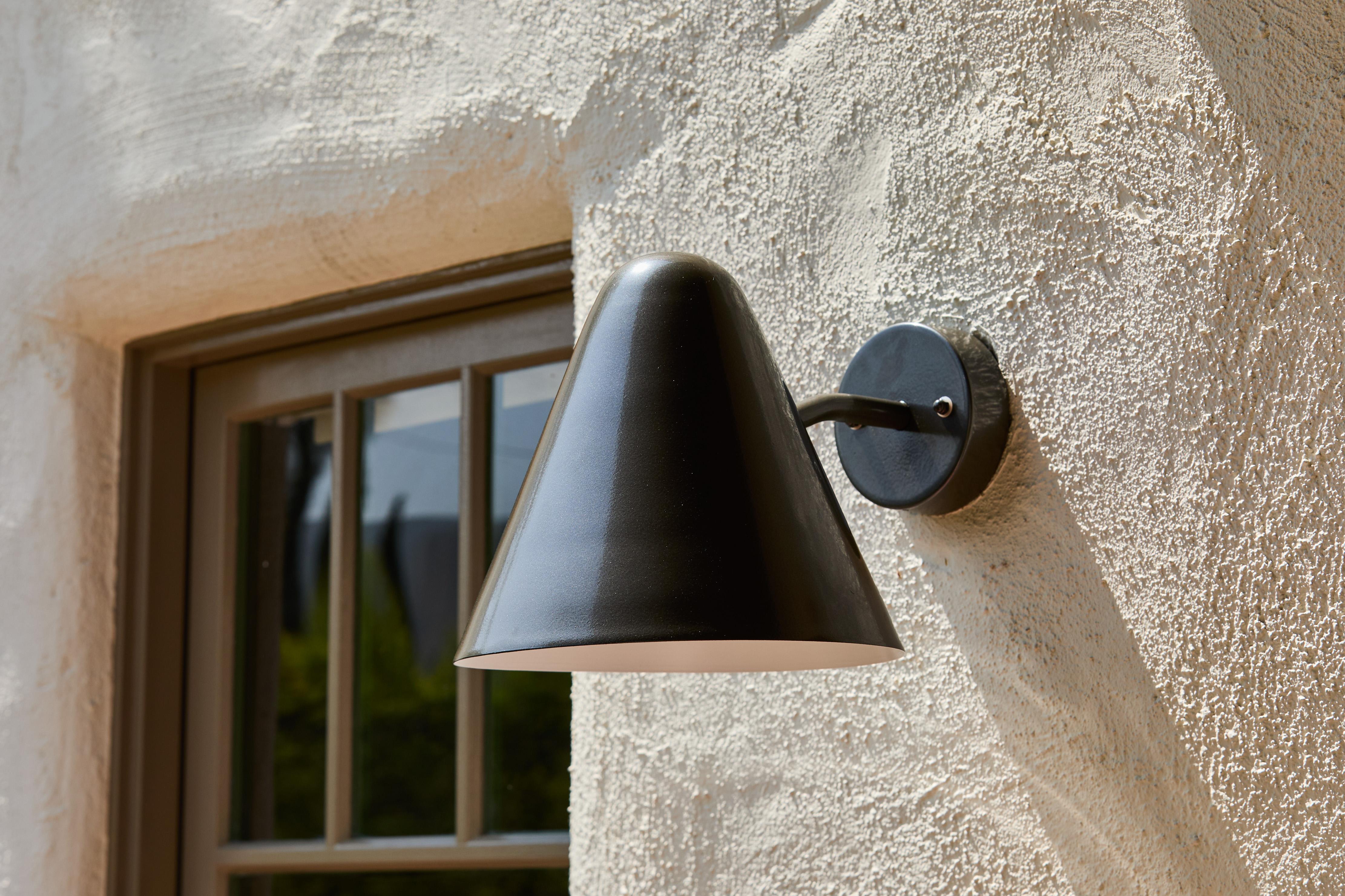 Laiton Applique murale en laiton peint bronze 'ZuZu' dans le style de Jacques Biny en vente