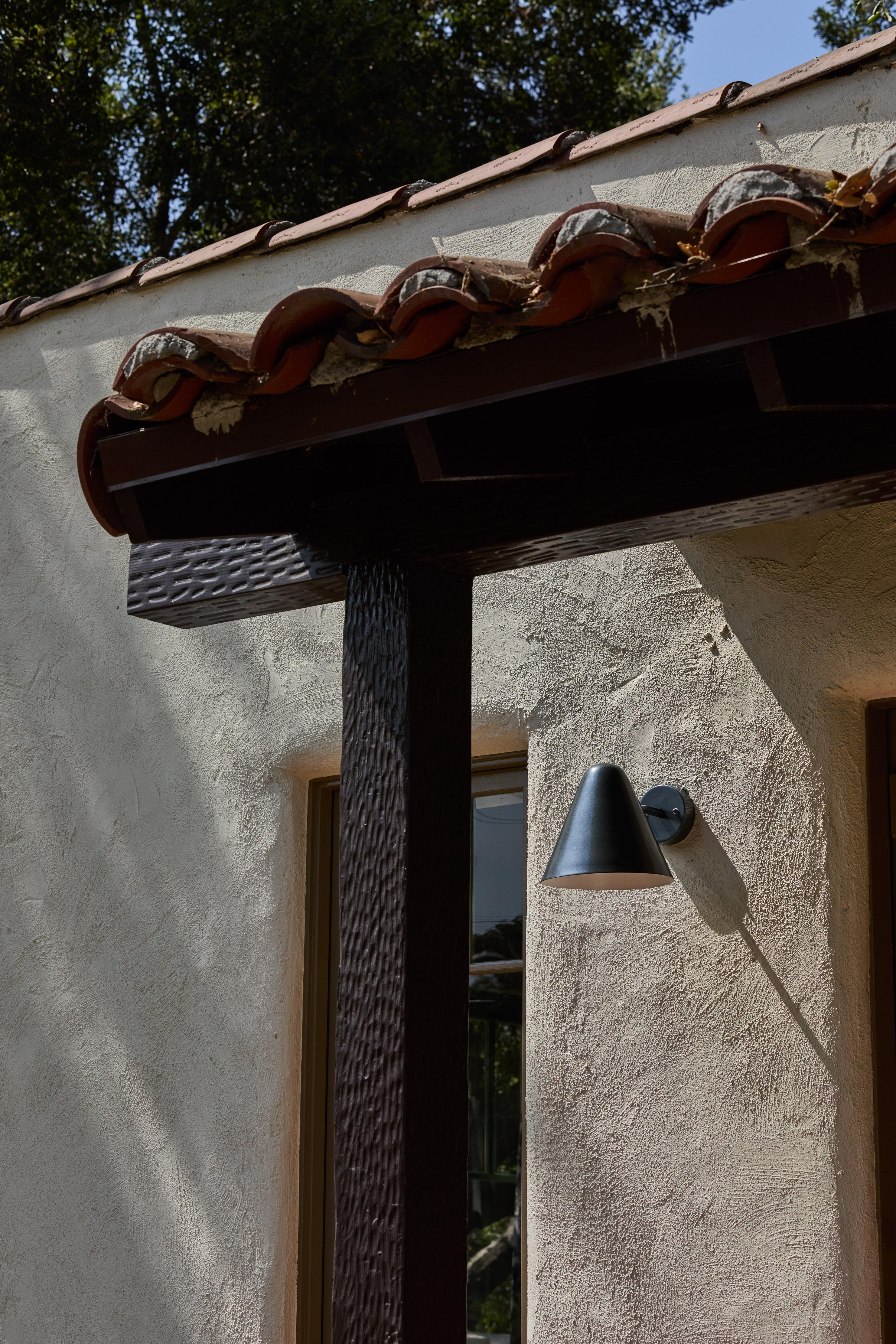'ZuZu' Steel Painted Brass Wall Sconce in the Style of Jacques Biny In New Condition For Sale In Glendale, CA