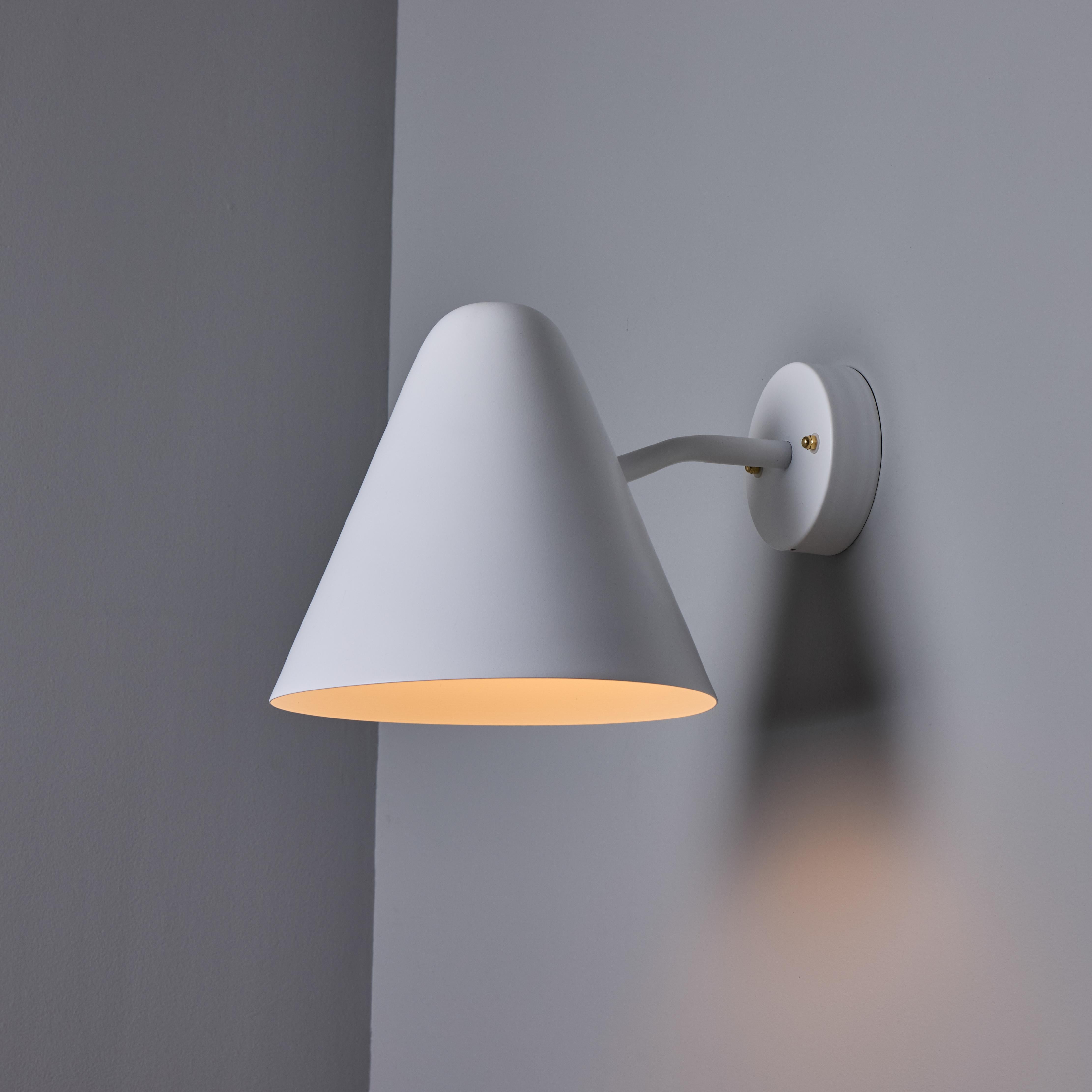 Applique murale en laiton peint en blanc 'ZuZu' dans le style de Jacques Biny en vente 4
