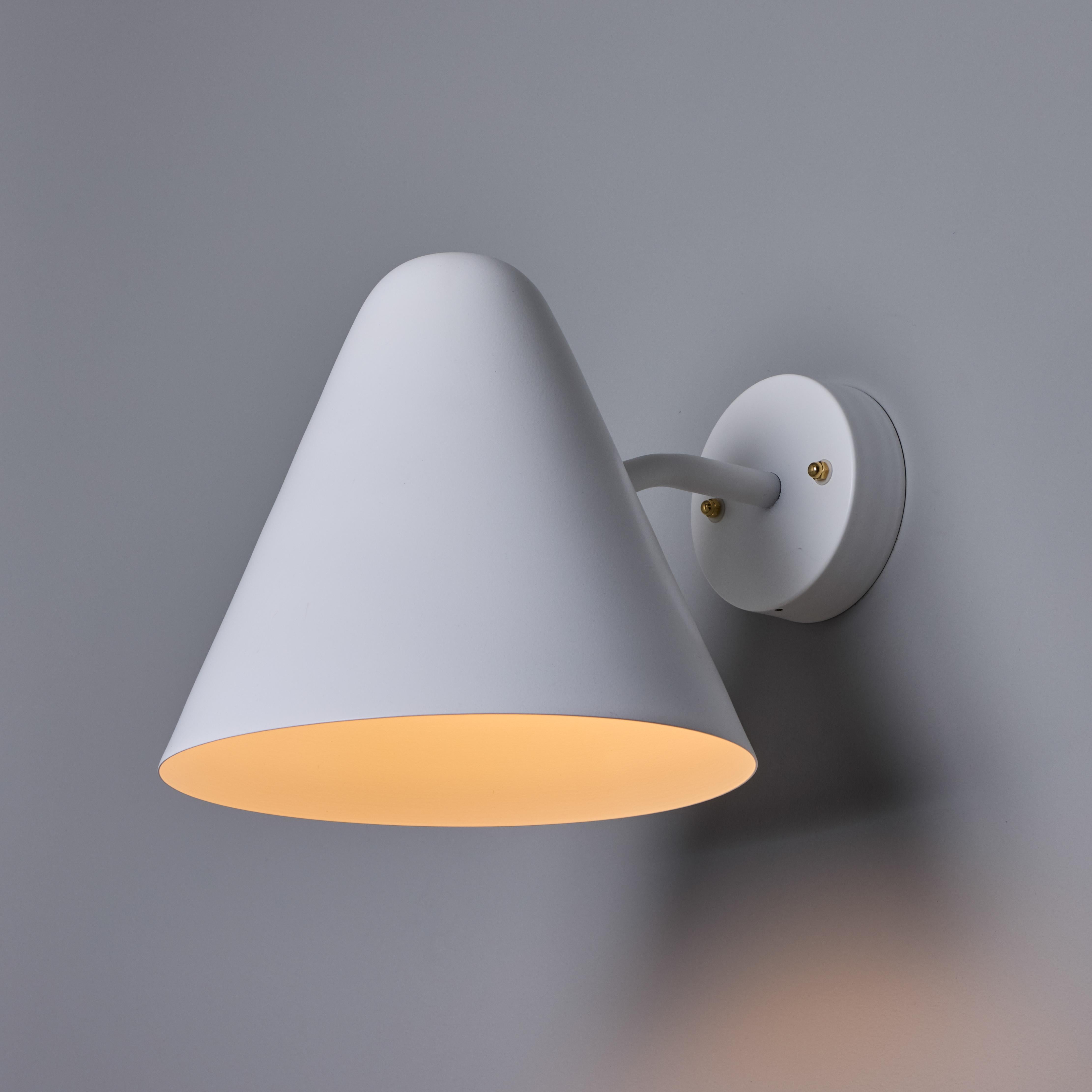 Applique murale en laiton peint en blanc 'ZuZu' dans le style de Jacques Biny en vente 6
