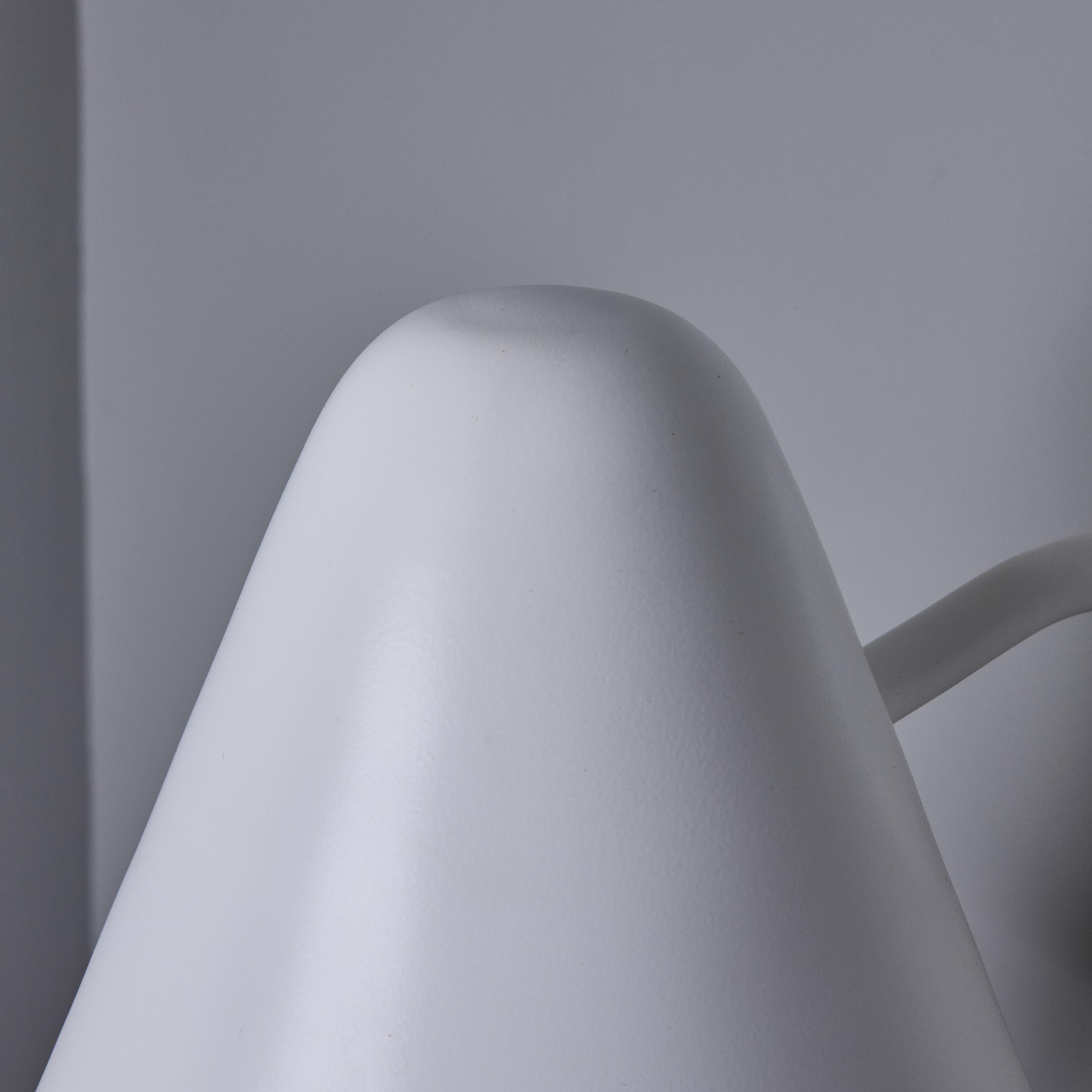 Applique murale en laiton peint en blanc 'ZuZu' dans le style de Jacques Biny en vente 8
