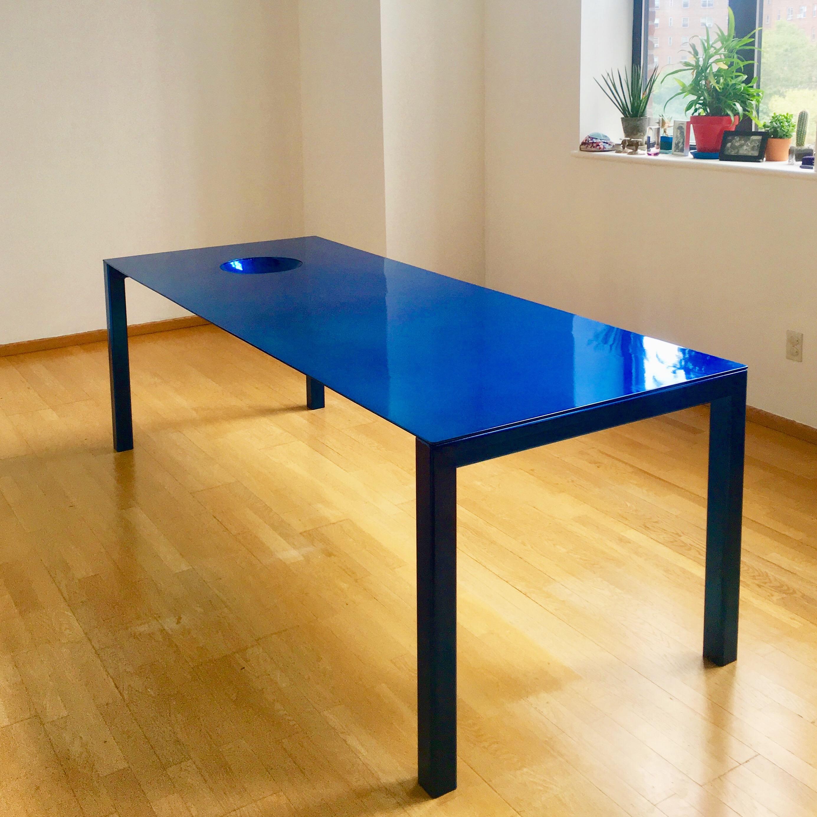 Mesa de comedor postmoderna 