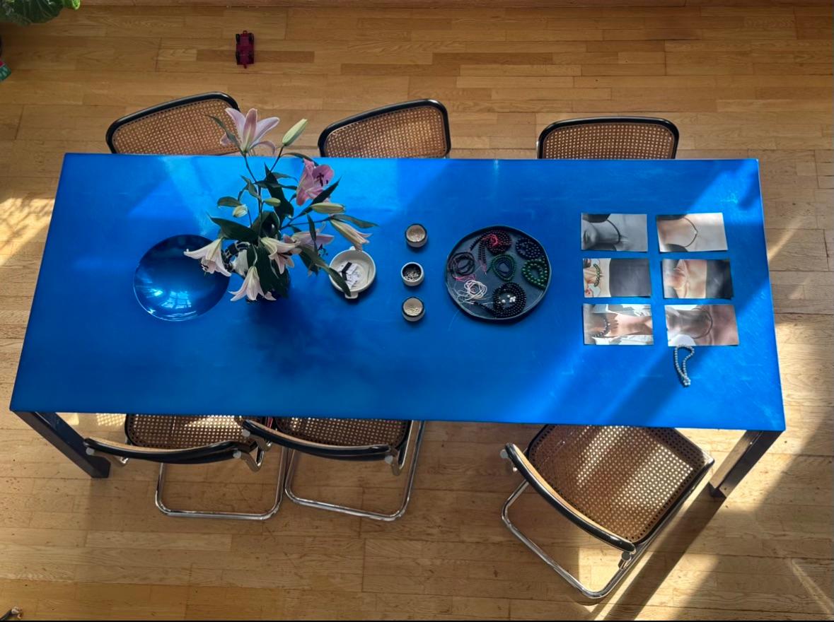 Mesa de comedor postmoderna 