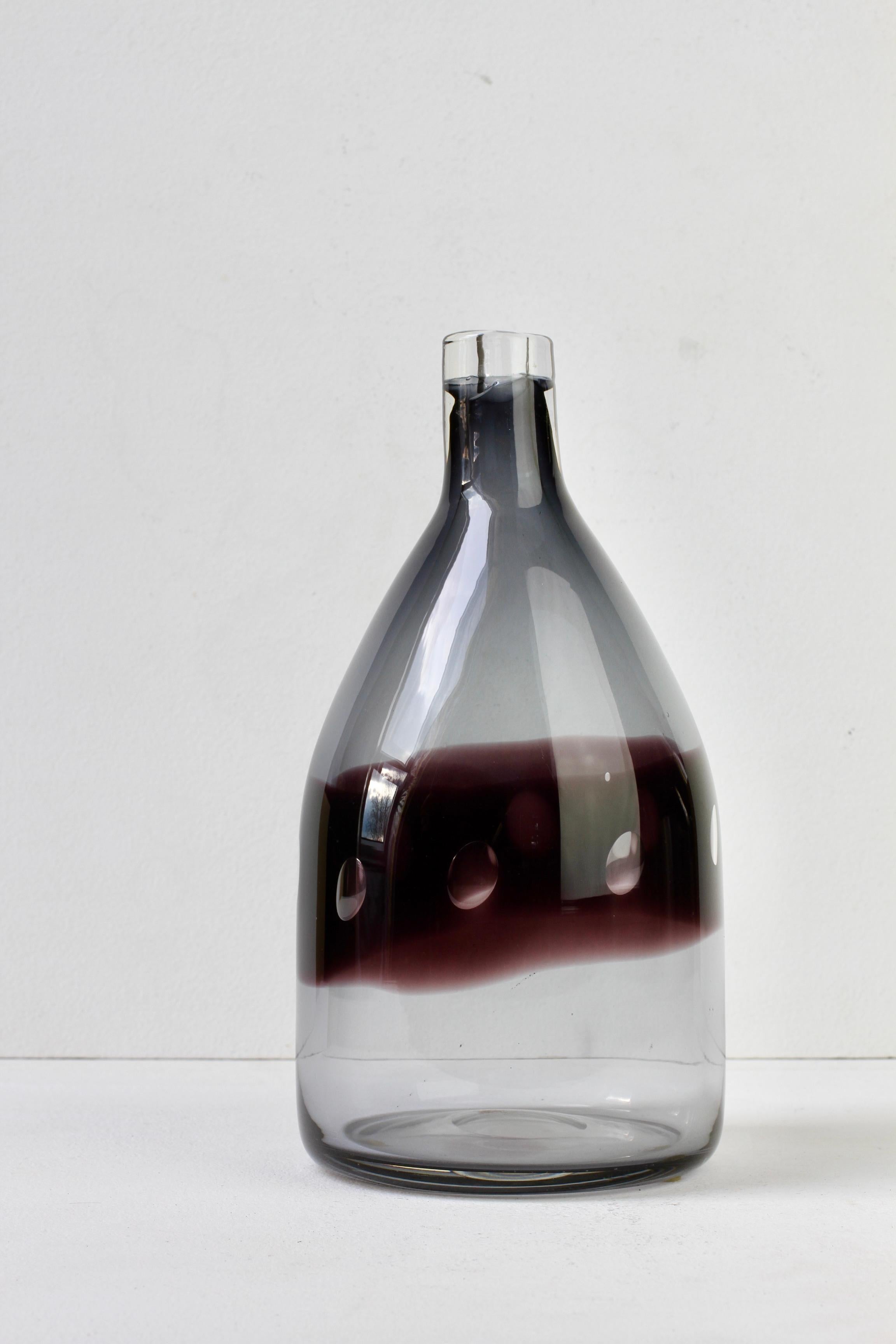Rare vase bouteille en verre bullé violet de Zwiesel, moderne du milieu du siècle dernier en vente 3
