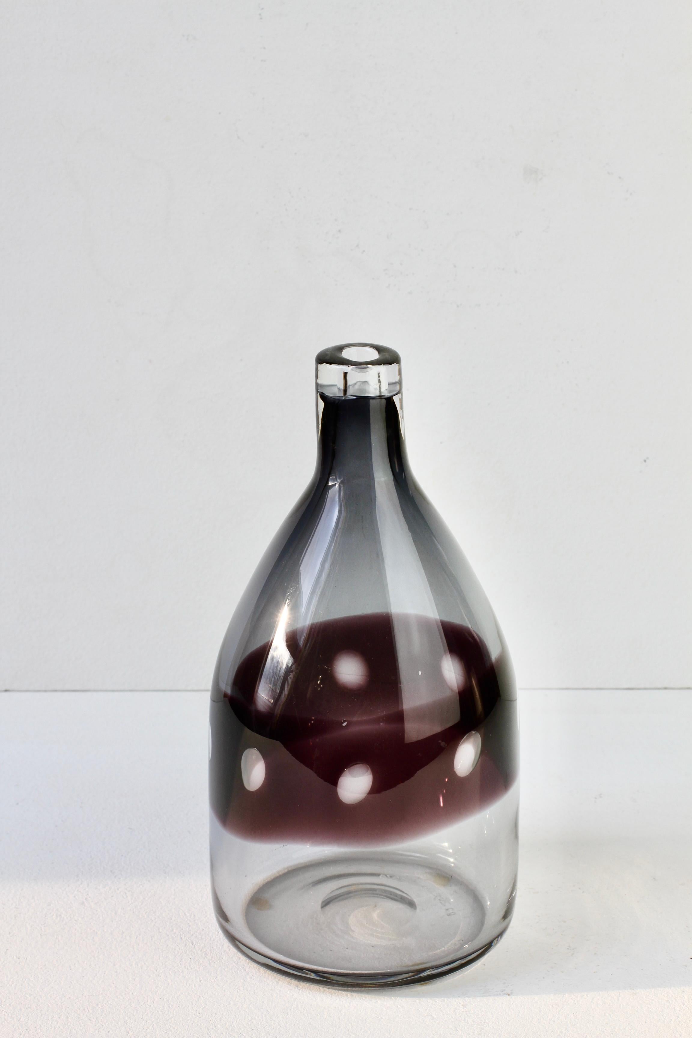 Rare vase bouteille en verre bullé violet de Zwiesel, moderne du milieu du siècle dernier en vente 4