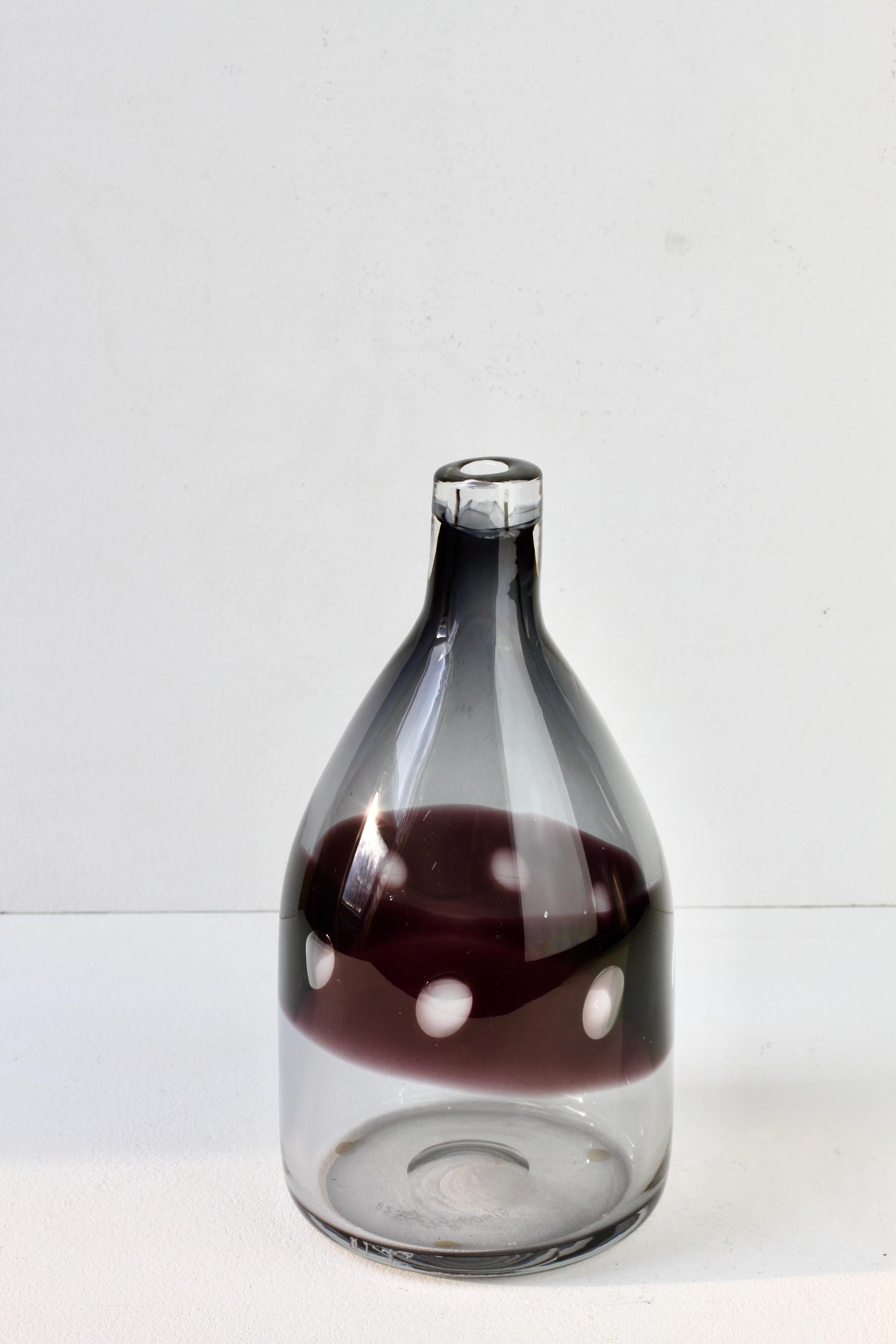 Rare vase bouteille en verre bullé violet de Zwiesel, moderne du milieu du siècle dernier en vente 6