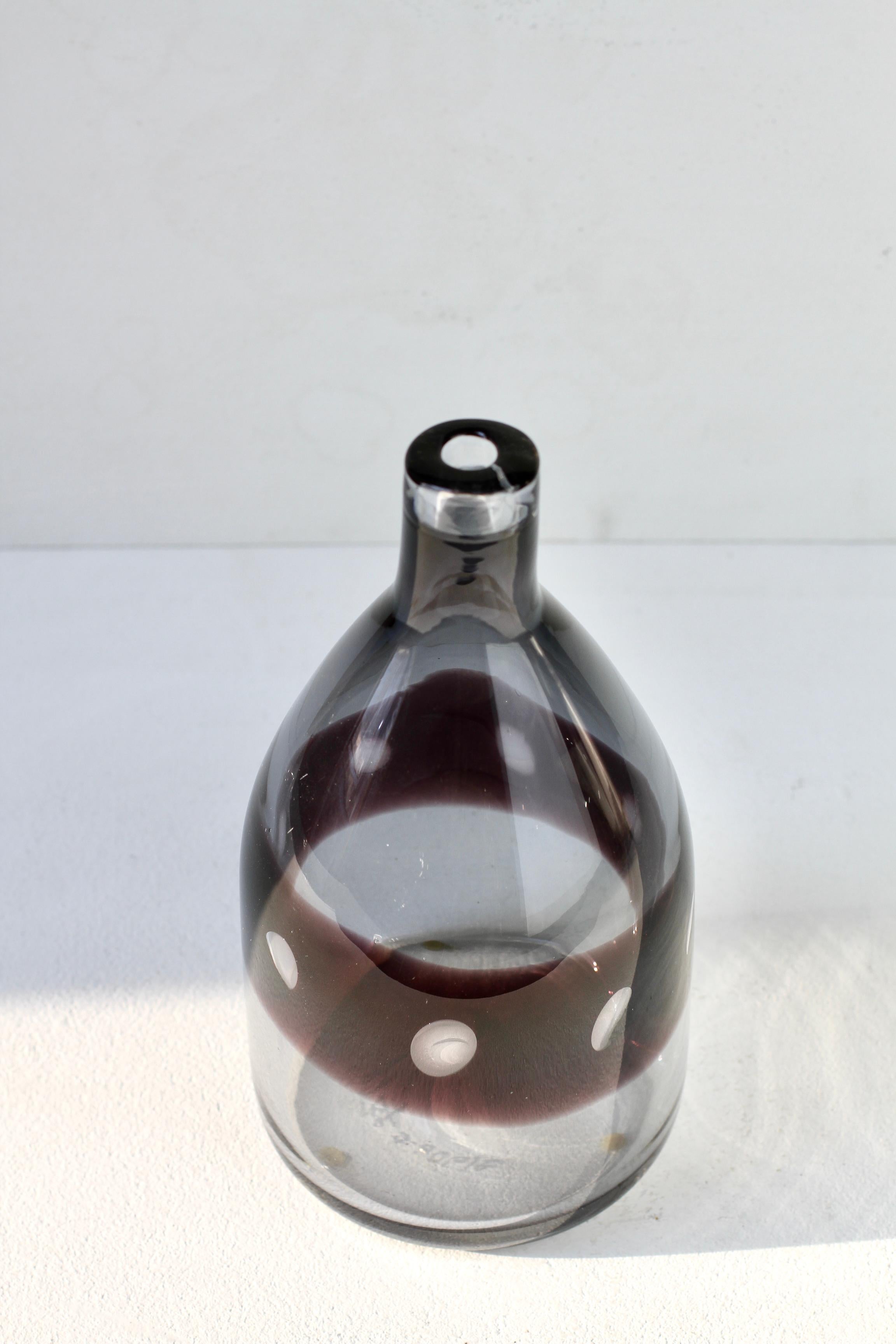 Rare vase bouteille en verre bullé violet de Zwiesel, moderne du milieu du siècle dernier en vente 8