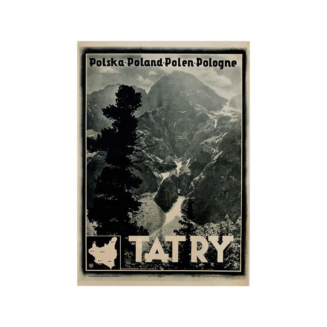 Dieses um 1930 von Zwolinski entworfene Original-Reiseplakat Tatry - Pologne ist eine atemberaubende Hommage an das majestätische Tatra-Gebirge, einen geliebten Naturschatz in Polen. Die eindrucksvolle Schwarz-Weiß-Fotografie fängt die dramatischen,
