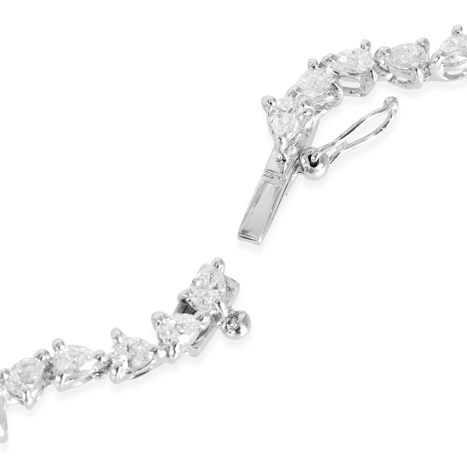 ZYDO Collier tennis à maillons floraux en or, diamants et poire de 24,50 carats  Pour femmes en vente