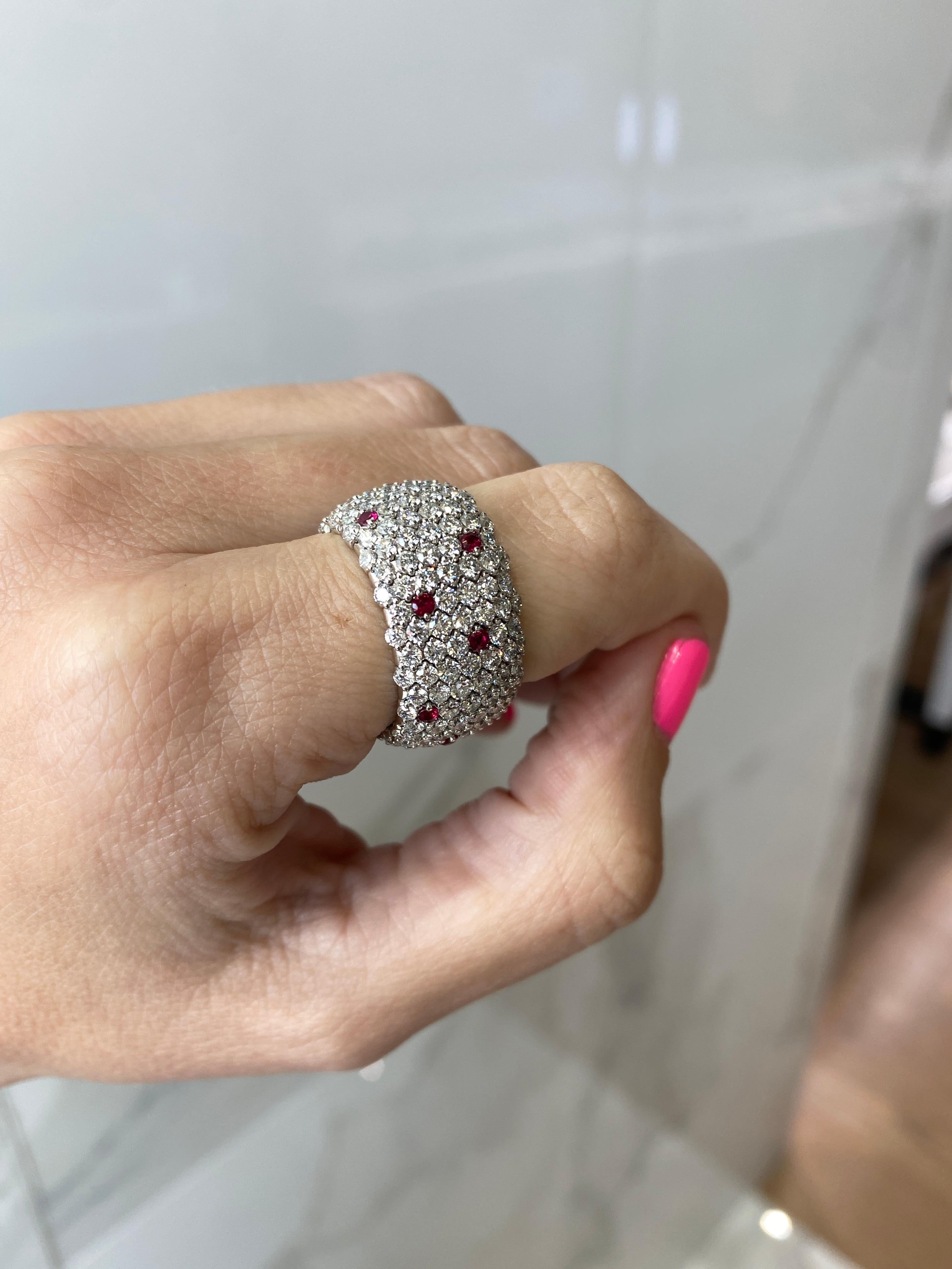 Zydo 5.85ctw Round Diamond & 0.41ctw Round Ruby 18k White Gold Stretch Band Ring In New Condition For Sale In Houston, TX