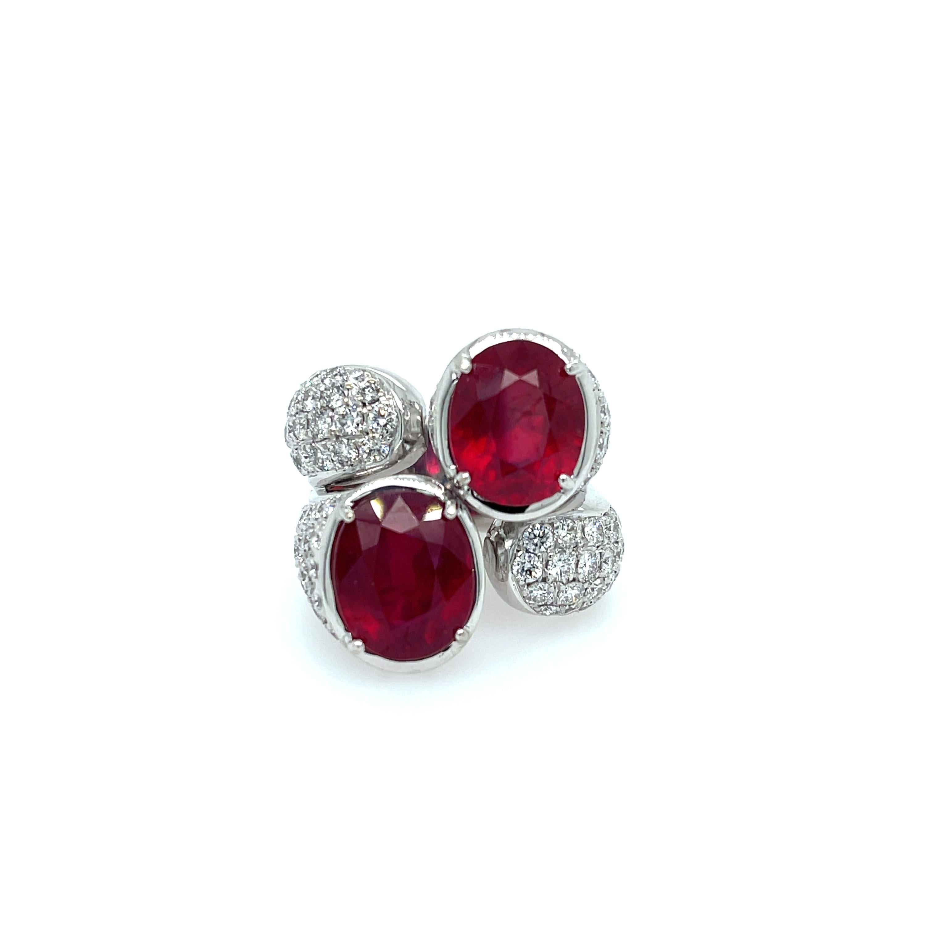 Anillo Zydo de rubelita y diamantes en oro blanco de 18 quilates. El anillo presenta dos rubelitas de talla oval con un peso total de 11,58 quilates y 4,15 quilates de diamantes redondos engastados. Talla 6.5
22.6 gramos