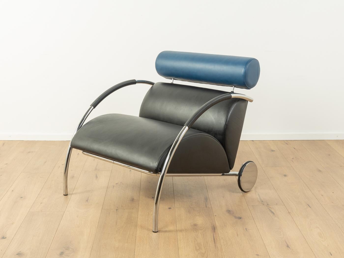ZYKLUS armchair by Peter Maly for COR. High-quality solid frame made of chromed tubular steel with the original leather cover in black and blue. The armchair was designed in 1984 and awarded by Schöner Wohnen as furniture of the year.

Quality