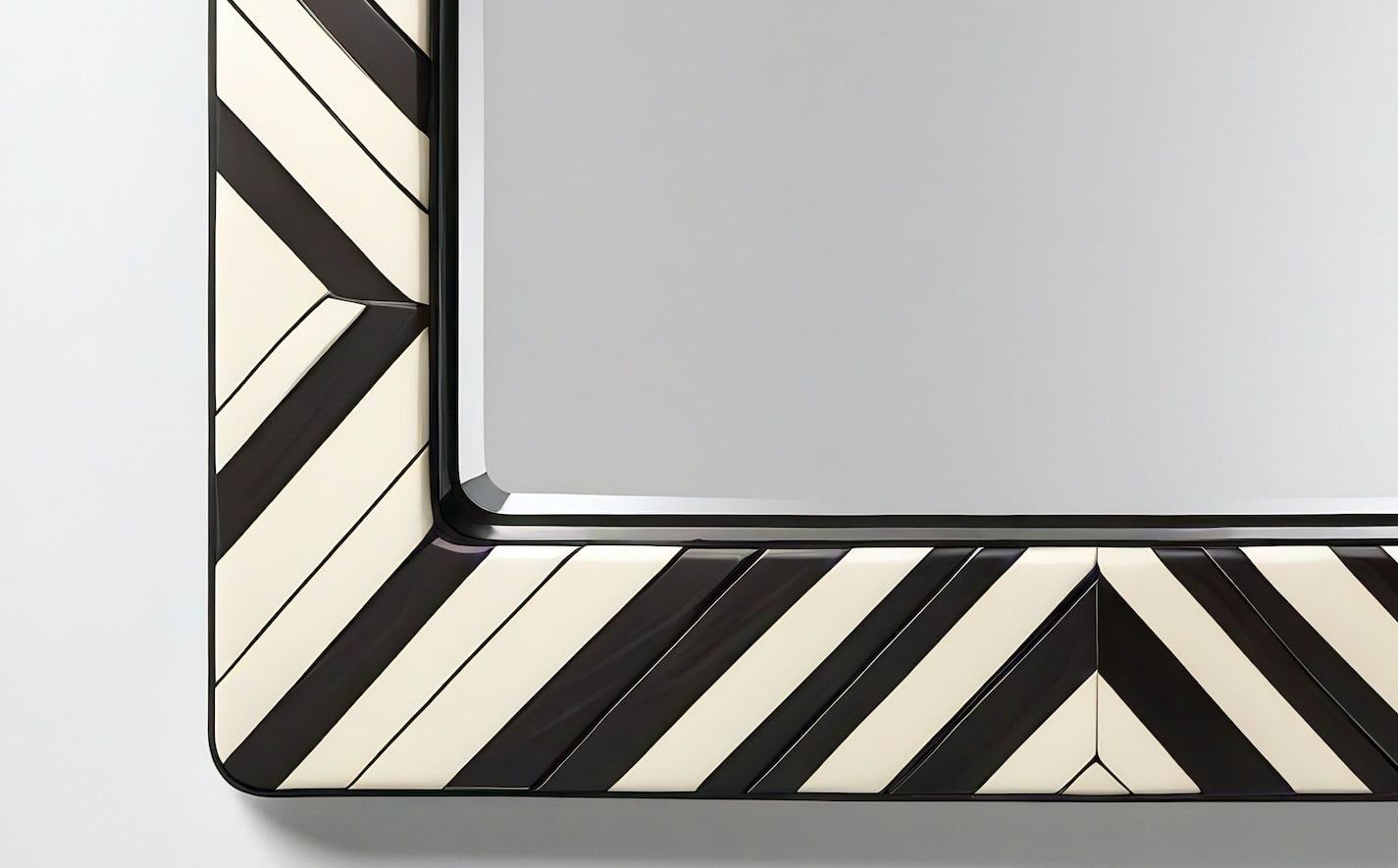 Élevez votre espace avec une élégance intemporelle

Transformez votre intérieur avec la beauté captivante de notre miroir mural d'inspiration chevron - une fusion exquise de l'artisanat traditionnel et de la sophistication moderne. Conçu pour être