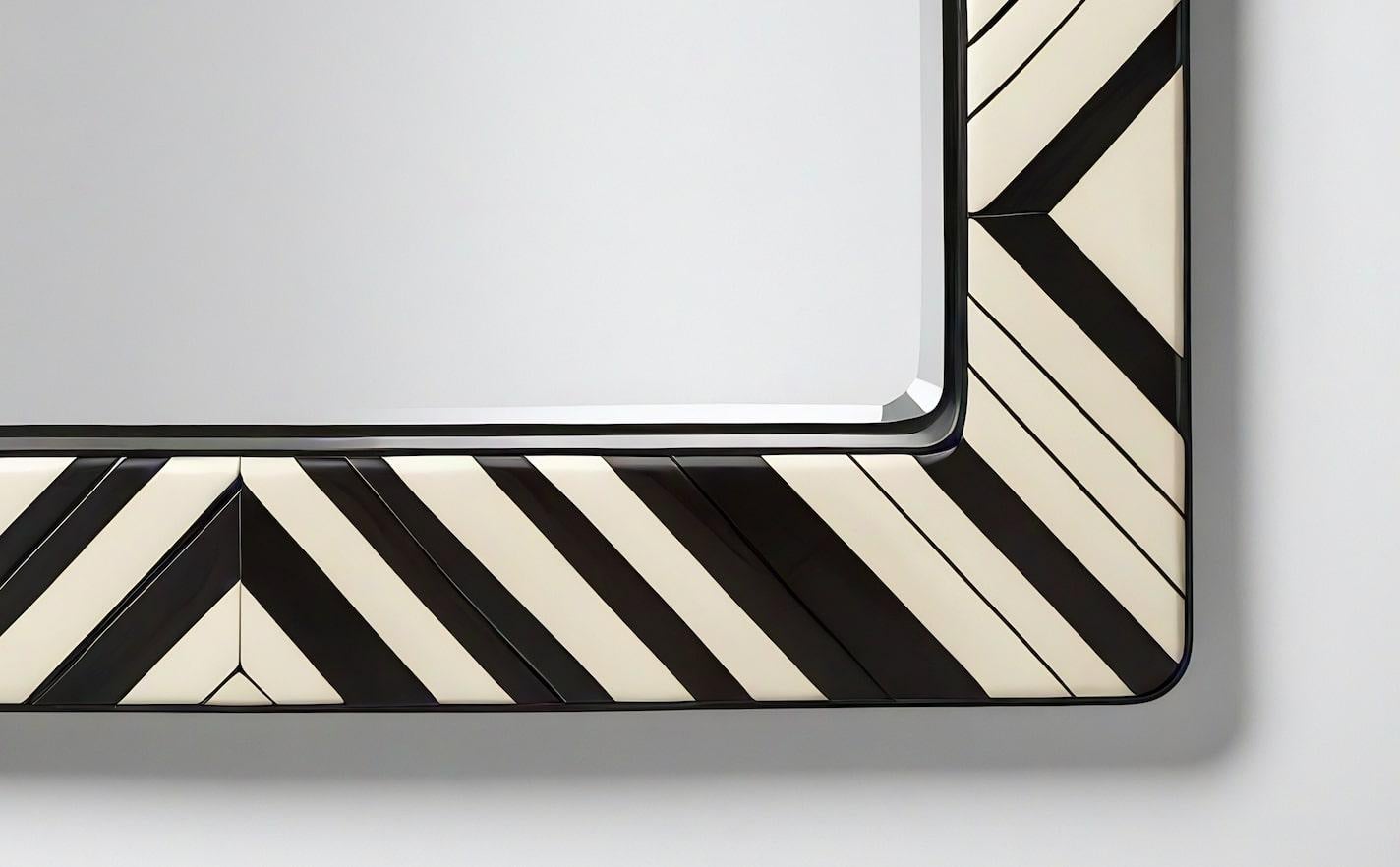 Incrusté Miroir mural ZZ inspiré par le chevron, fabriqué à la main par Artisanal en vente