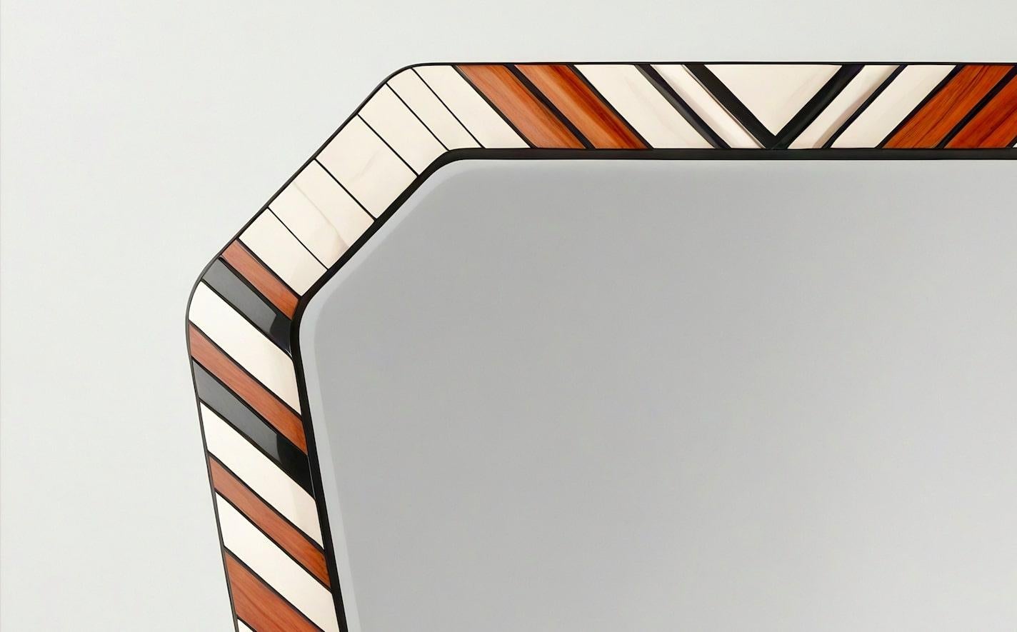 Miroir mural ZZ inspiré par le chevron, fabriqué à la main par Artisanal Neuf - En vente à New York, NY