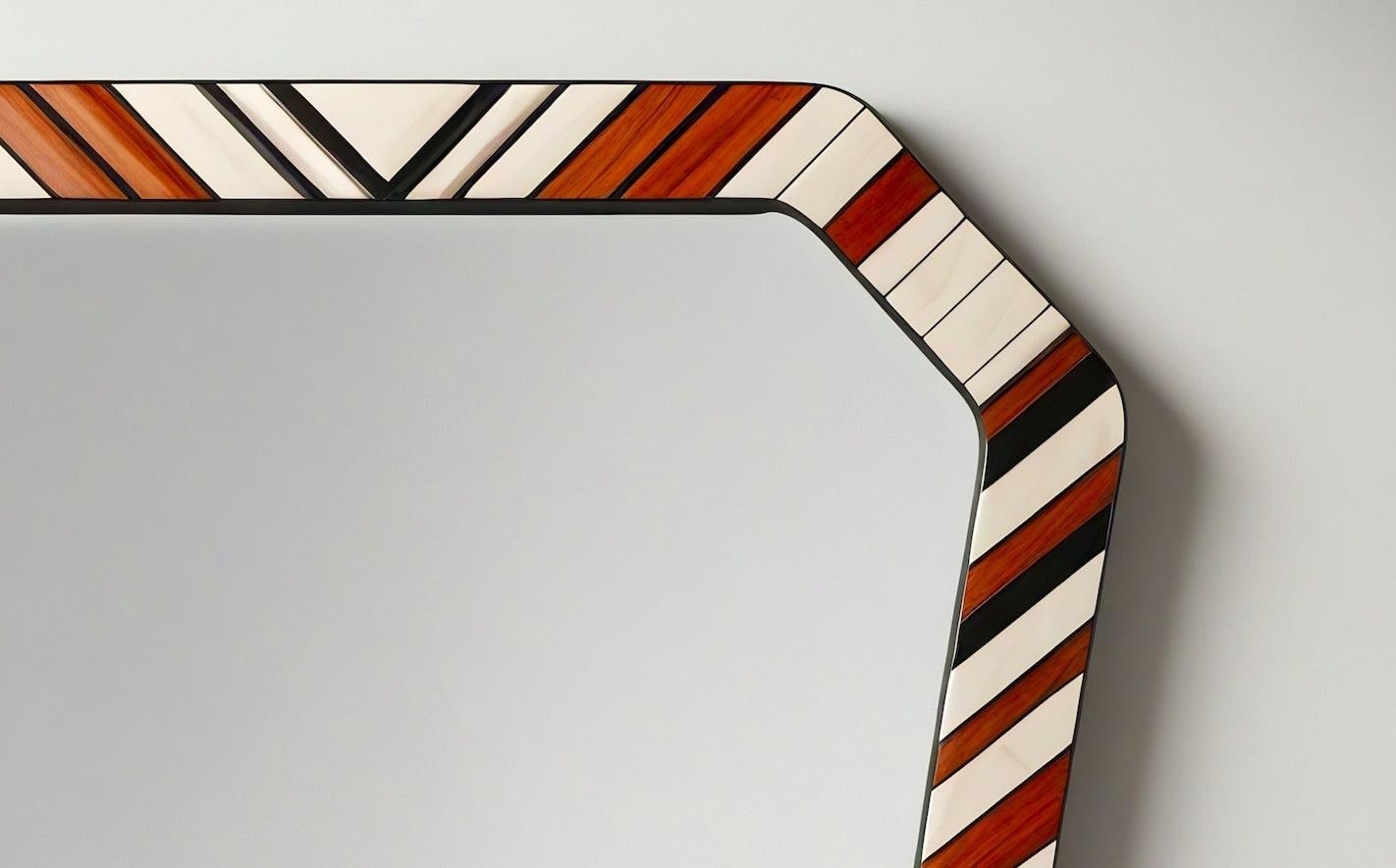 XXIe siècle et contemporain Miroir mural ZZ inspiré par le chevron, fabriqué à la main par Artisanal en vente